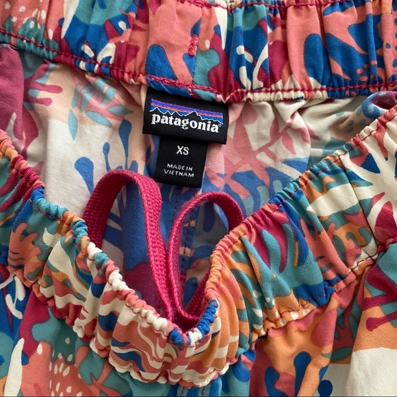 Patagonia barely baggies in Wild Waratah Reef - Picture 6 of 7